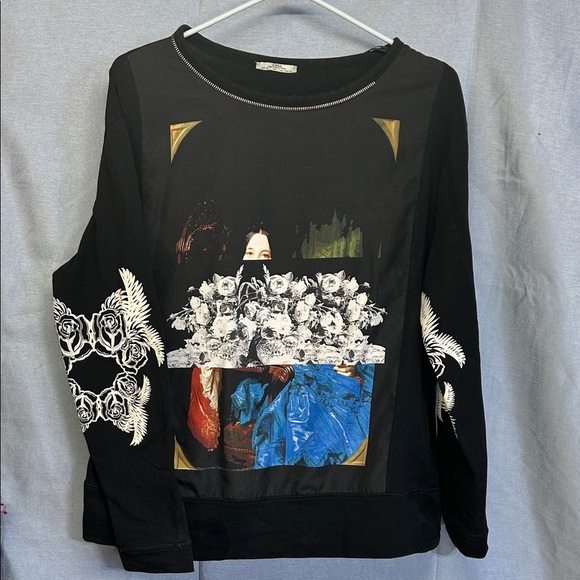 Zara Tops - ZARA sweat-shirt with beautiful print desing